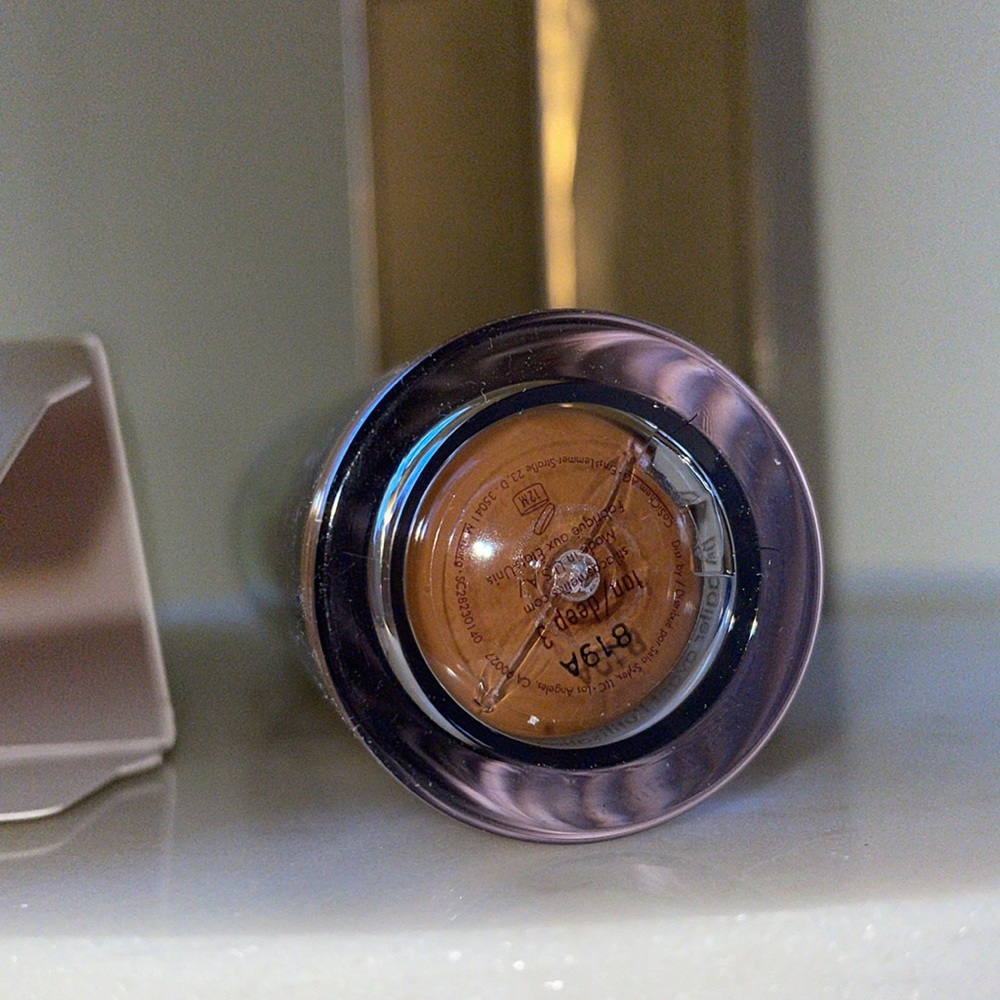 3/$15 Three Stila Hide & Chic Fluid Foundations Tan deep 3 (2) tan 4 (1) new - Picture 6 of 12